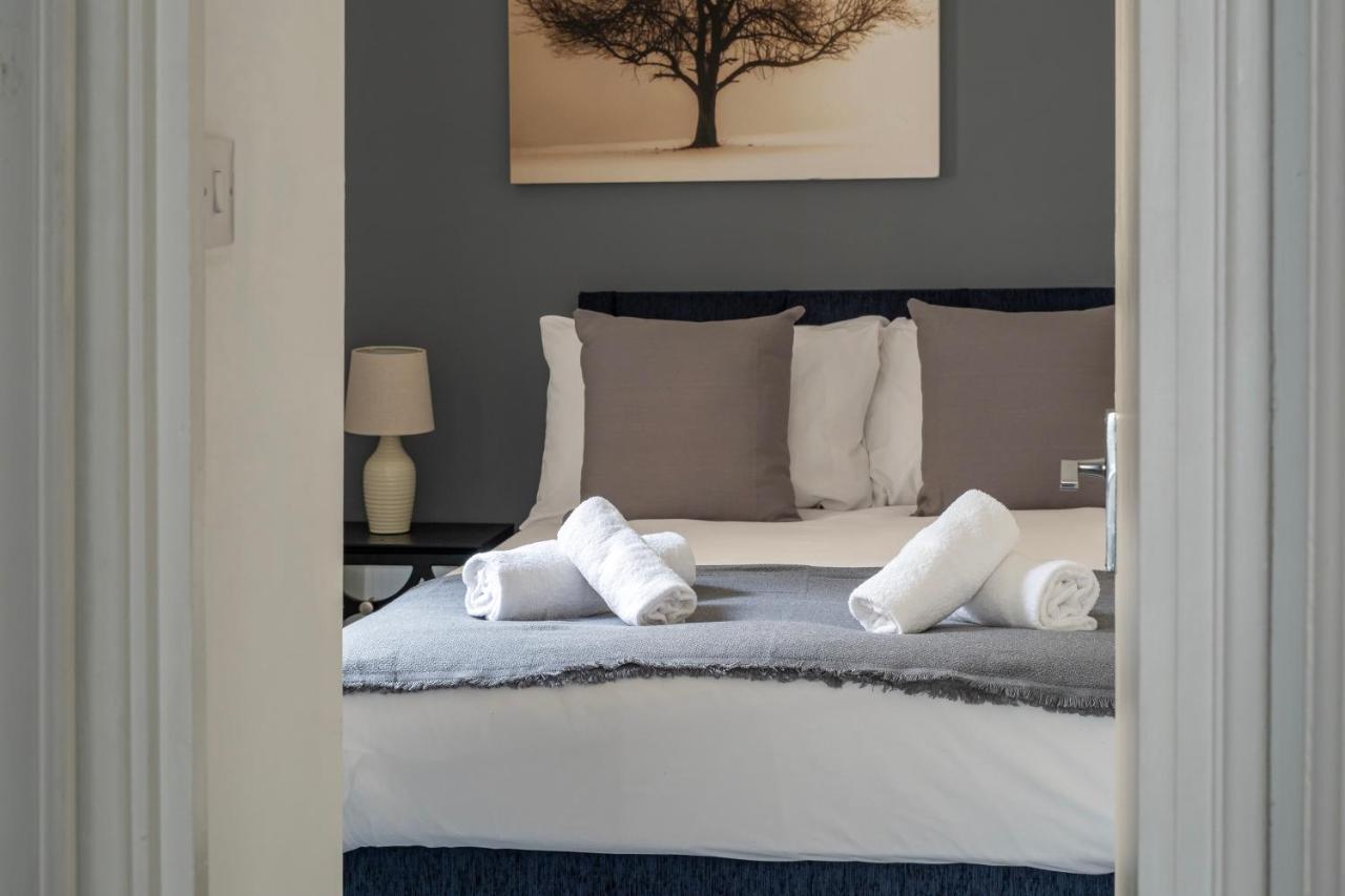 Super City Centre Apartment - Two Bedrooms, Perfect Location バース エクステリア 写真