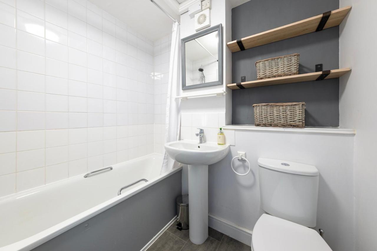 Super City Centre Apartment - Two Bedrooms, Perfect Location バース エクステリア 写真
